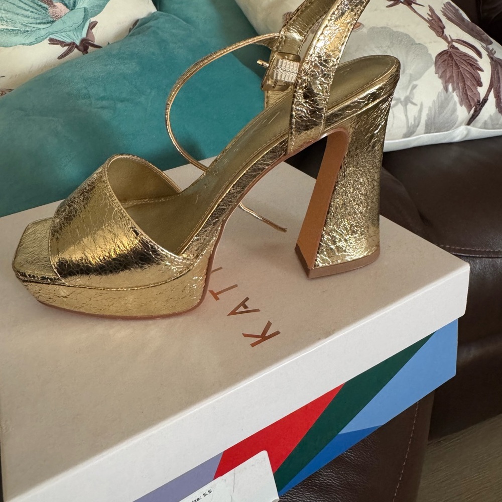 Katy Perry Collections Gold Textured Heels